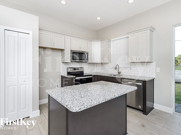 5th image of 991 Walden Blvd SE