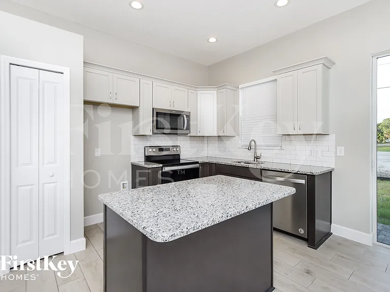 991 Walden Blvd SE — Photo 5
