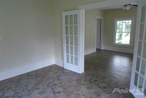 LOWER LEVEL LIVING AREA
