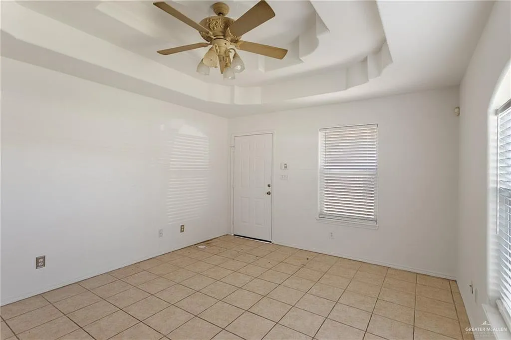 2 bed, 2.0 bath, 3640 sqft, $950 — Photo 2