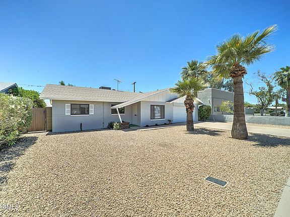 3rd image of 907 E BROADMOR Drive