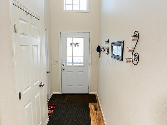 4th image of 949 28th Ave W