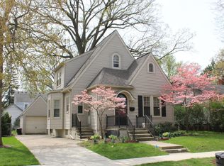 26 Maywood Ave, Pleasant Ridge, MI 48069