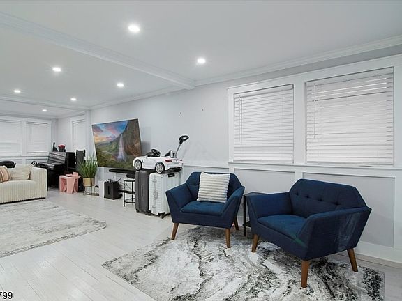 3rd image of 113 Sanford St