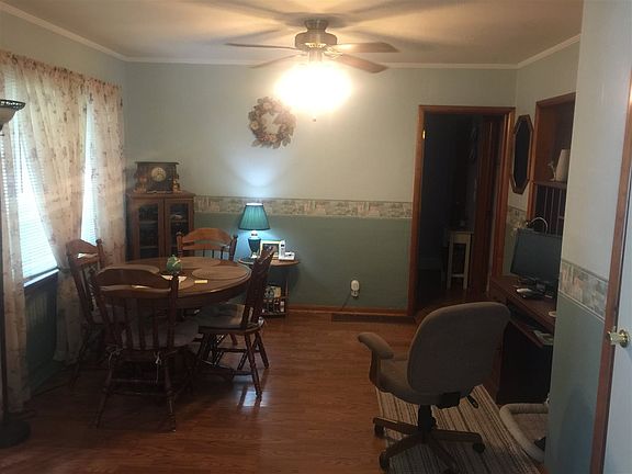 5th image of 402 N Elm St