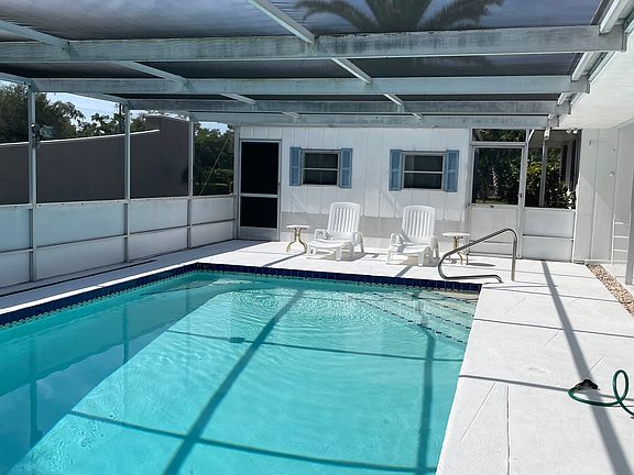 4th image of 1100 Breezemont Dr