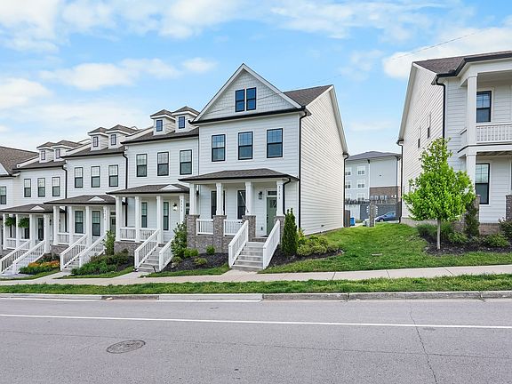 3rd image of 2111 Oakwood Ave