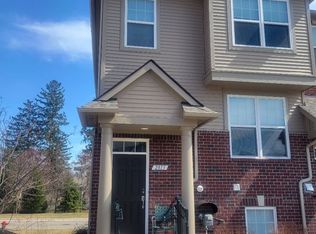 2813 Hartwick Dr, Rochester Hills, MI 48307