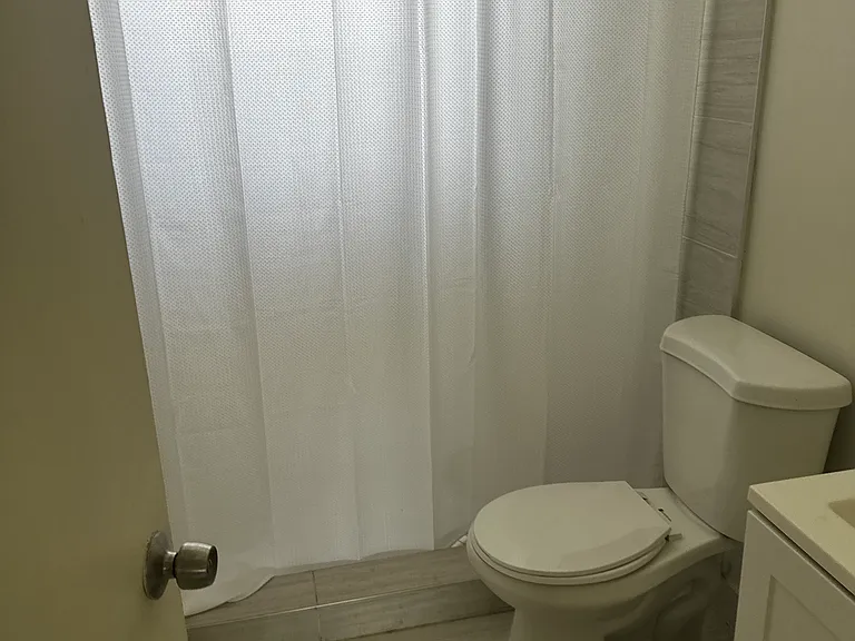 829 NE 12th Ave #3 — Photo 9