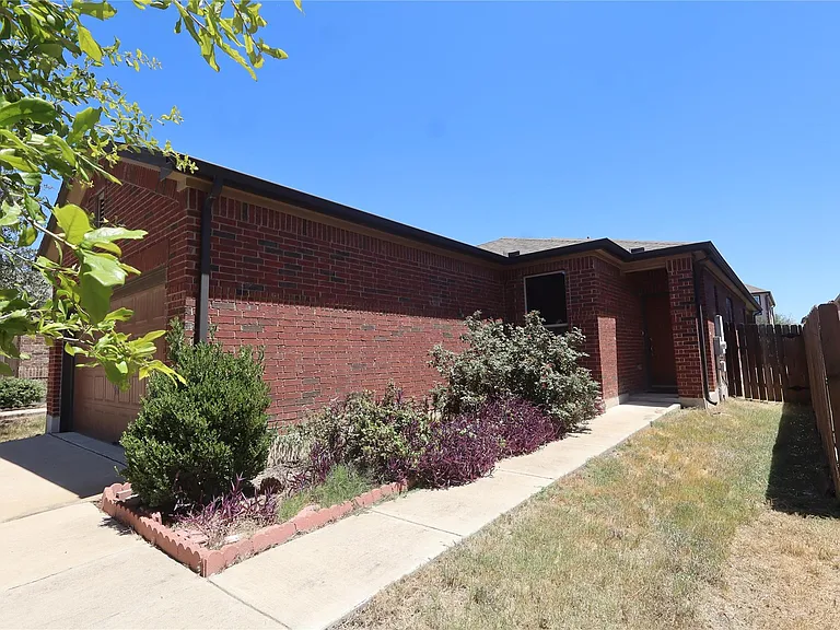 17009 Gibbons Path — Photo 3