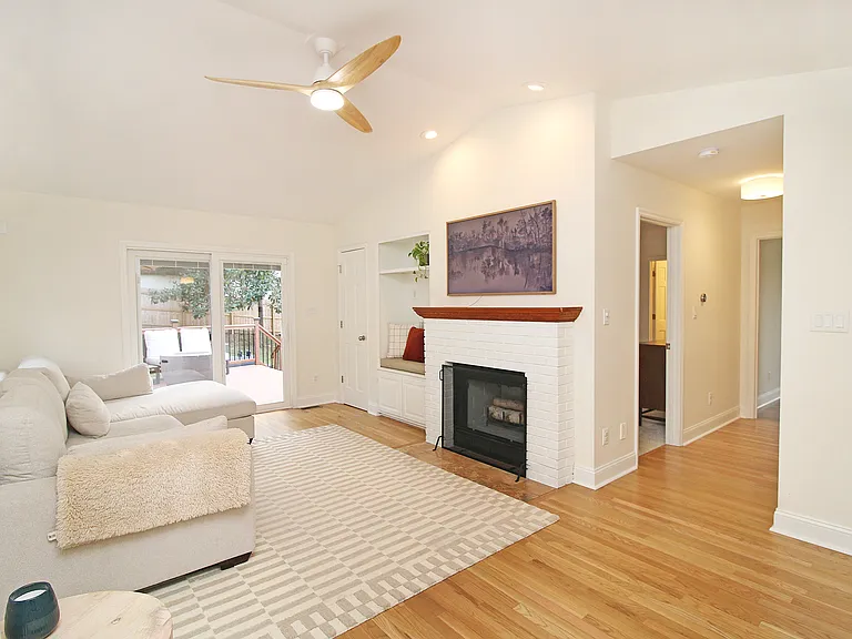 7416 Lansdowne Ave — Photo 3