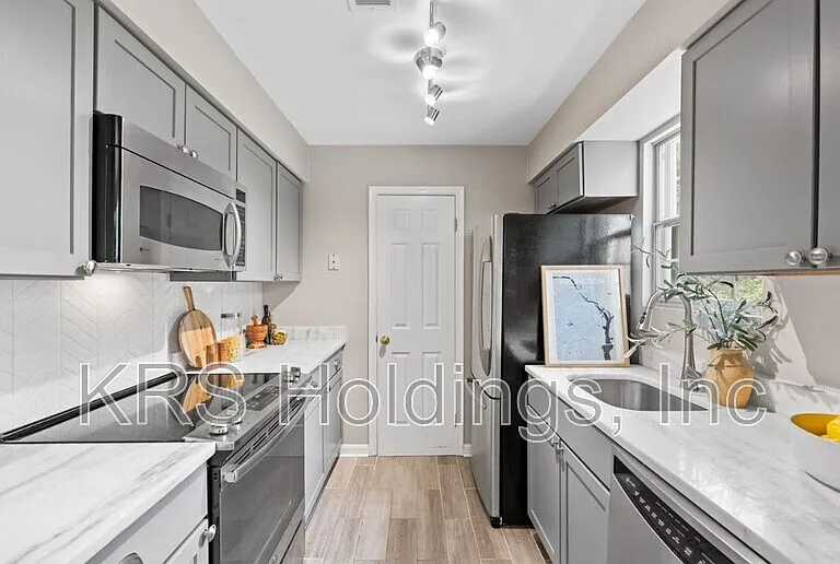 2050 N Calvert St #410 — Photo 10