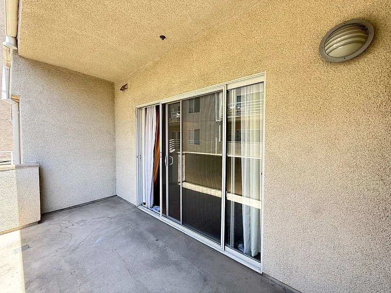 2905 Montrose Ave #416 — Photo 11
