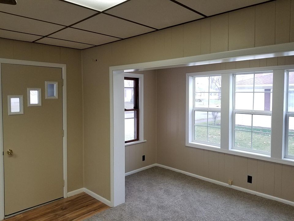 1st image of 504 E College St