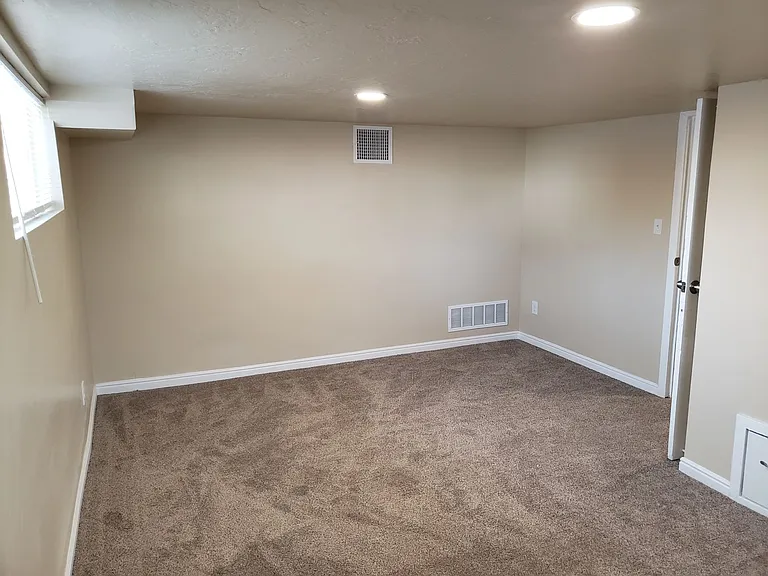966 W Center St — Photo 13