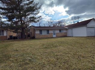 955 Hollytree Dr, Cincinnati, OH 45231