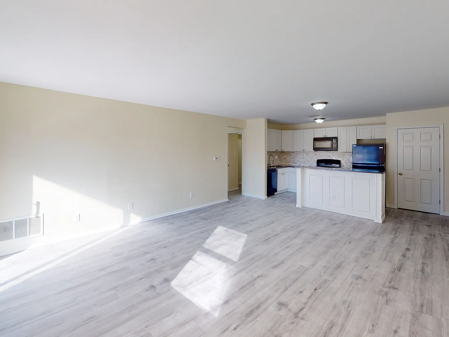 300 Broadway - C12 — Photo 3
