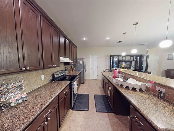 5th image of 102 Majestic Palm Dr