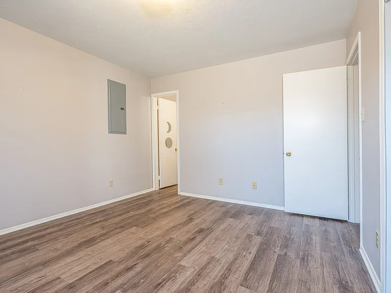 2911 Forest Creek Dr — Photo 9