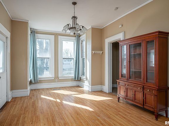 3rd image of 2202 Pershing Blvd