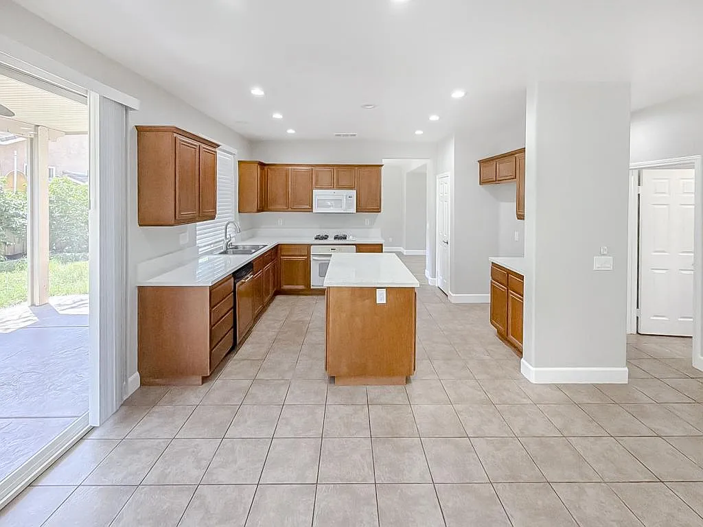 29369 Milford Ct — Photo 4