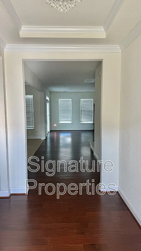 5 bed, 3.0 bath, 3087 sqft, $3,995 — Photo 2