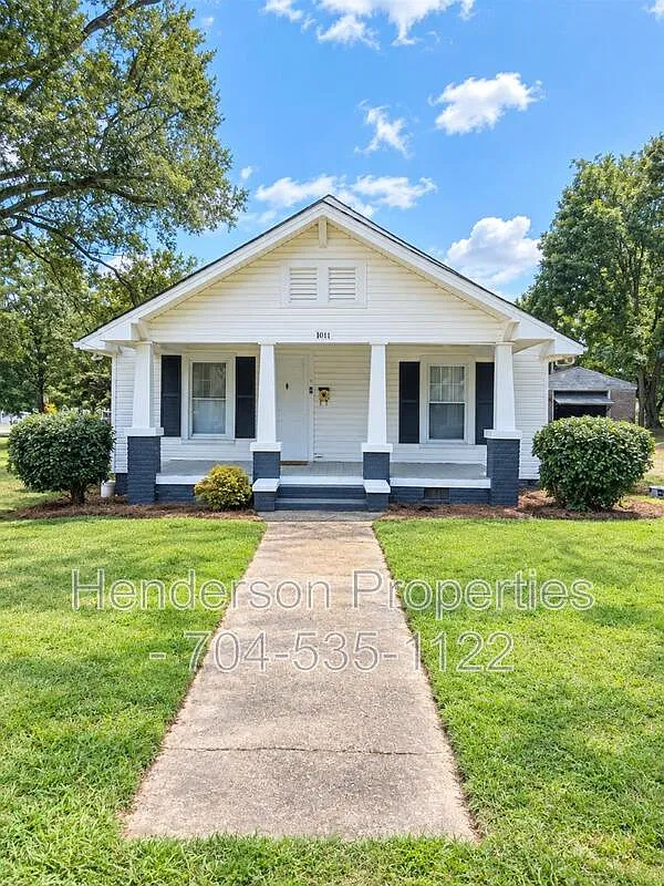 2 bed, 1.0 bath, 840 sqft, $1,600 — Photo 1