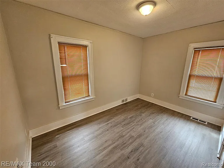 7005 Orchard Ave — Photo 9