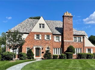 32 Colony Rd, West Hartford, CT 06117