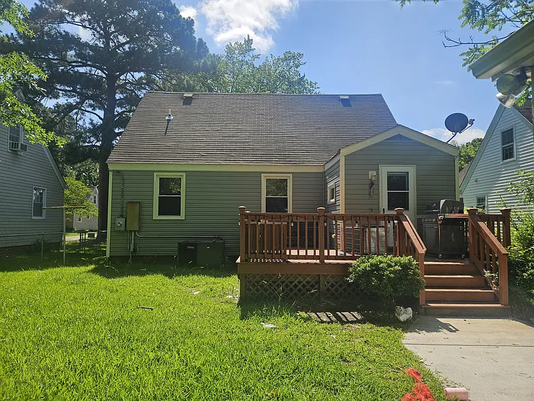 2615 Somme Ave — Photo 2