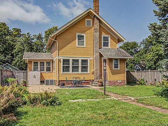 3rd image of 832 Ridgewood Ave