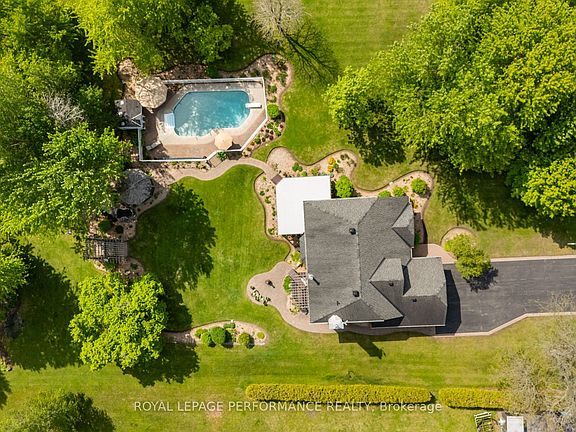 4th image of 882 Castor Rd