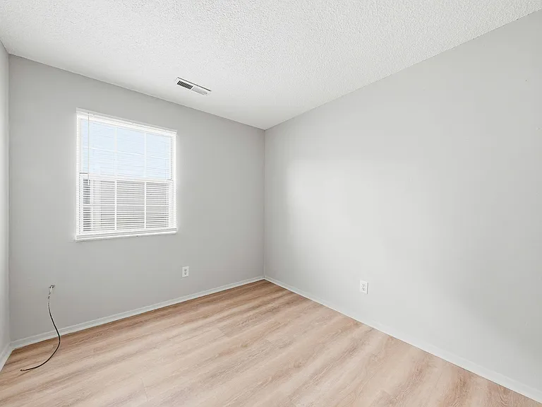 2415 Shirley Ave — Photo 26