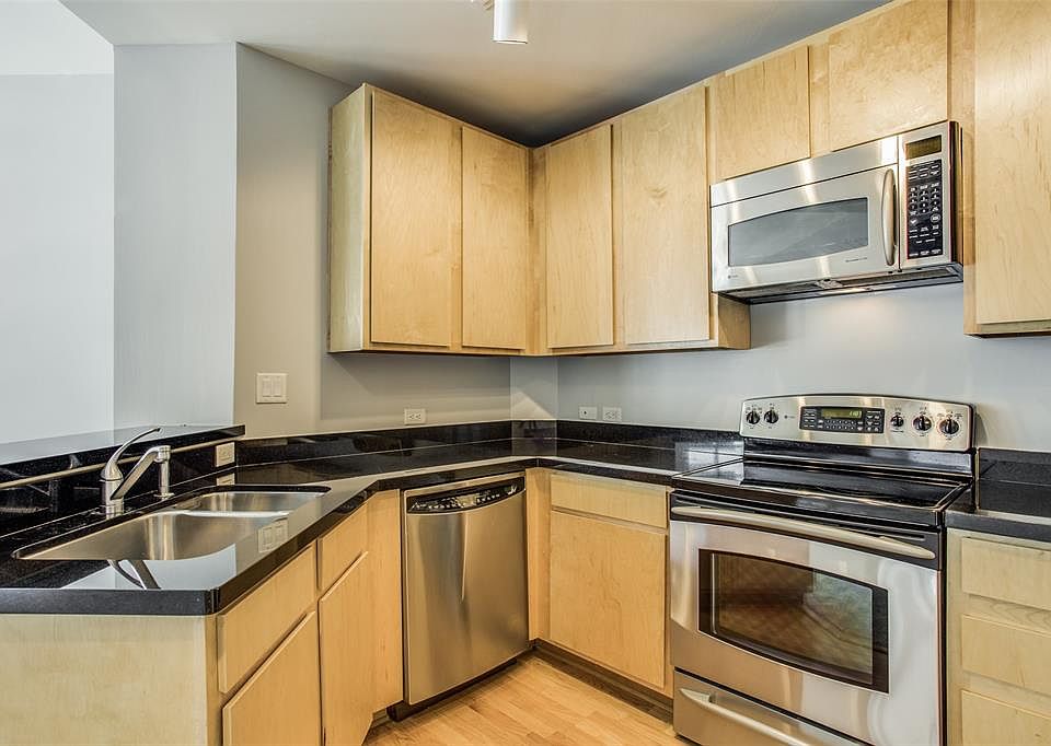 1st image of 500 Throckmorton St APT 804