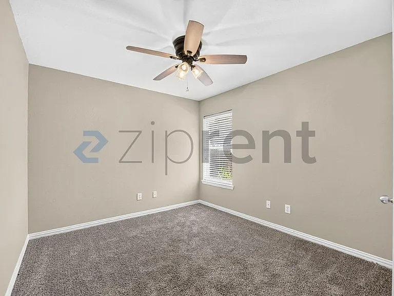 5228 Lake Grove Dr — Photo 25