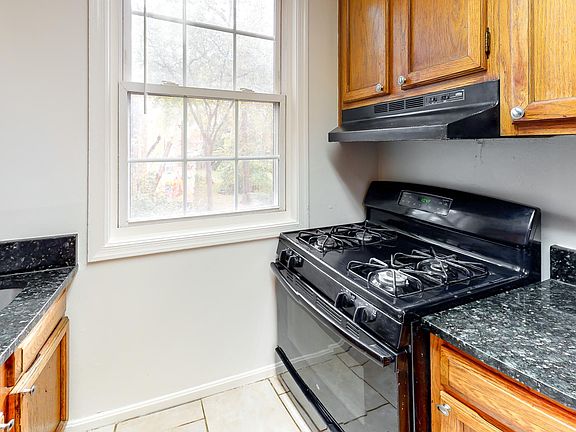 3rd image of 100 N Trenton St #2