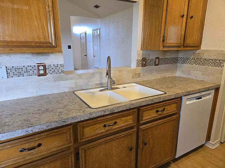 1301 Stratford Dr — Photo 20