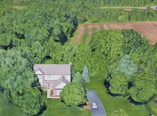 W147N6557 Ash Dr, Menomonee Falls, WI 53051