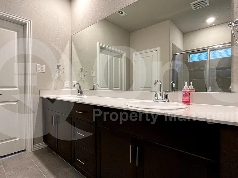 1608 Lannon Ln — Photo 27