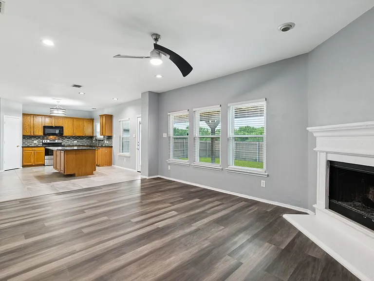 1016 Aviary — Photo 16