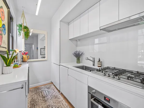 140 West 58th Street image 9 of 12