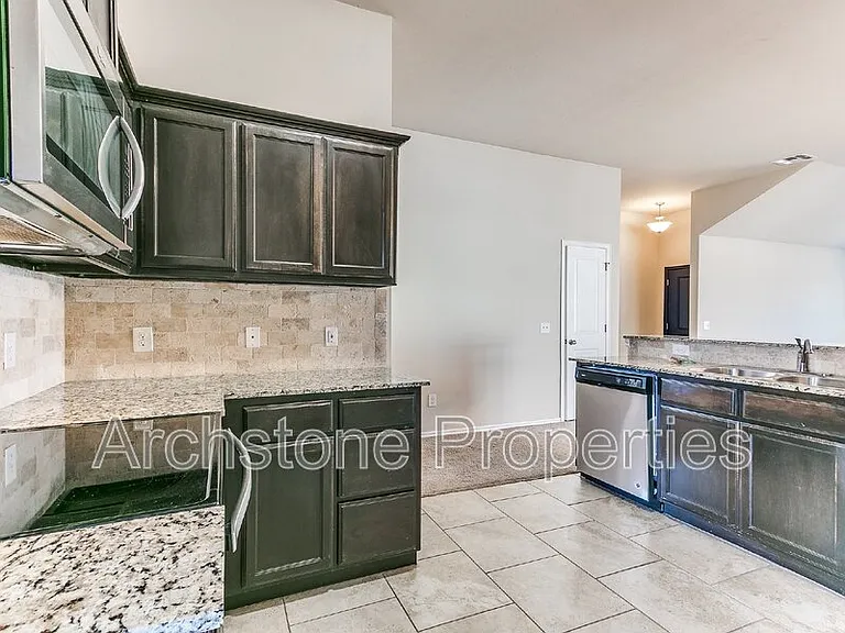 19704 Taggert Dr — Photo 10