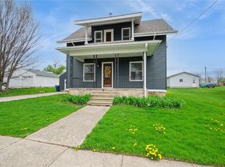 107 2nd St E, Newhall, IA 52315