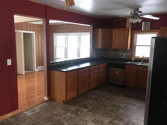 3rd image of 801 Cedar Ave