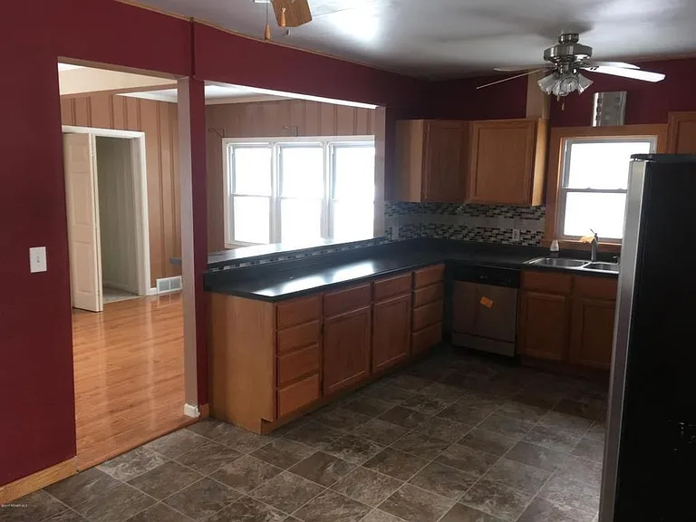 801 Cedar Ave — Photo 3