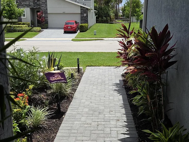 6668 Pointe Of Woods Dr — Photo 10