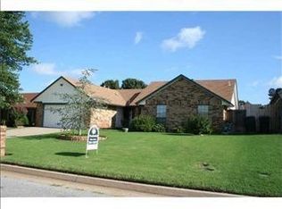 10433 Fairfax Ln, Yukon, OK 73099