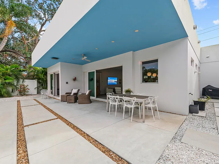 2335 Waldemere St — Photo 23
