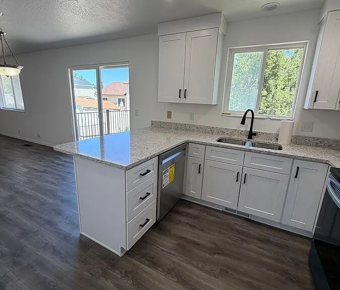 3924 W Dunkeld St #UPSTAIRS — Photo 5