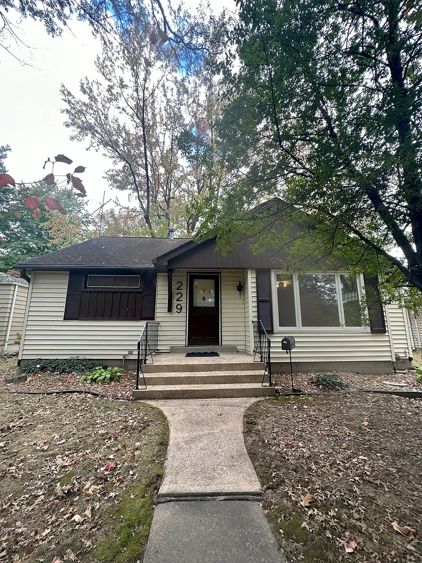 229 Adams St photo 1